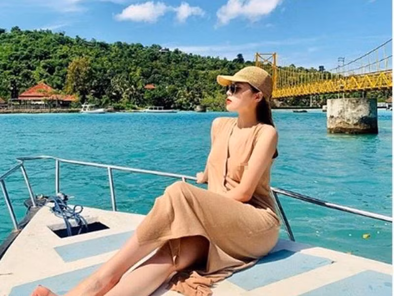 Sau khi nâng ngực, Kỳ Duyên dường như chuộng phong cách thả rông “vòng một”. Không ít lần khán giả nhắc nhở người đẹp cần giữ hình ảnh hơn.