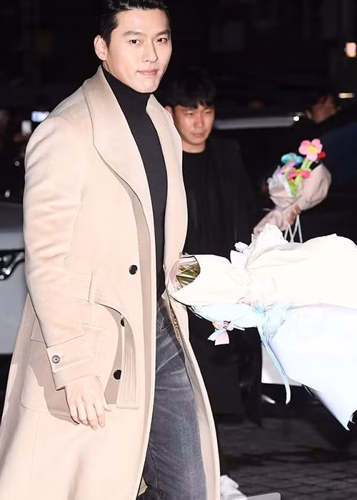Màn rủ nhau diện áo đôi của Son Ye Jin và Hyun Bin gây chú ý.