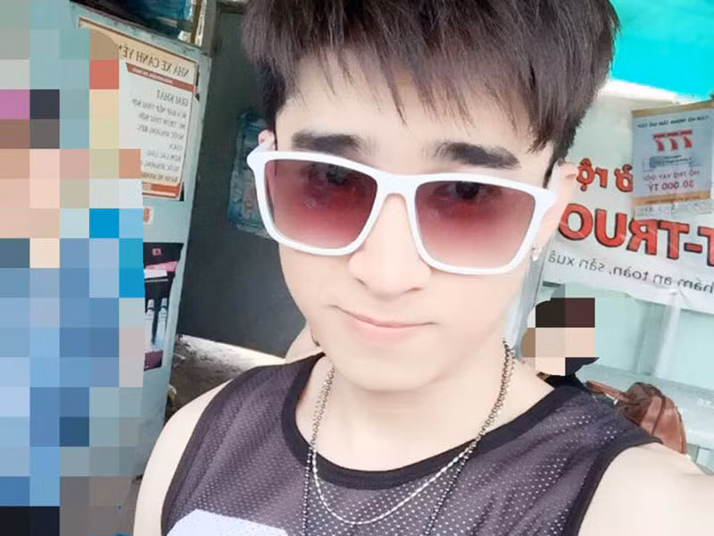 Chi Dân bắt đầu sự nghiệp bằng con số 0. Khi lên Sài Gòn để theo đuổi ước mơ với âm nhạc, trong tay anh không tiền, không mối quan hệ.