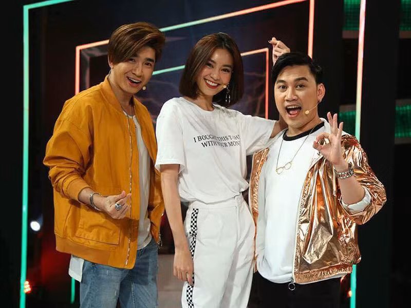 Vài năm gần đây, nam ca sĩ kiêm nhạc sĩ tham gia loạt gameshow với vai trò khách mời như: “Thiên đường ẩm thực”, “Giọng ải giọng ai”, “Sàn đấu ca từ”.