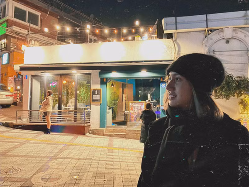 Nam ca sĩ hài hước kể đã tới quán nhậu DanBam trong bộ phim "Itaewon Class" nhưng không thấy ông chủ Park Seo Joon.