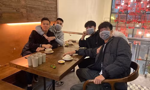 Duc Huy, Xuan Truong, Cong Phuong deo khau trang, keu goi phong dich Corona