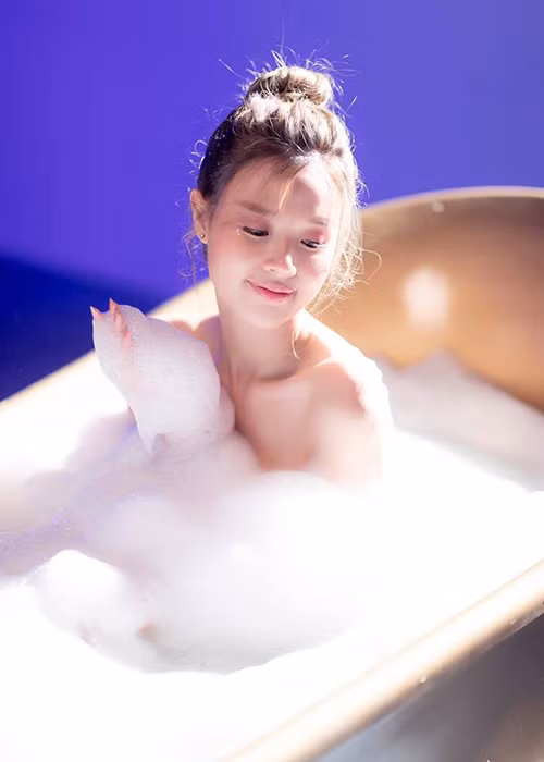 Midu ngày càng gợi cảm và mạnh dạn mặc hở bạo hơn.