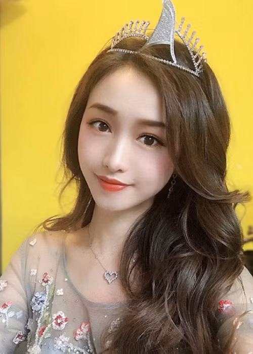 Giang Vũ Đình cho biết thêm, Tết Nguyên Đán vừa qua, cô trở về quê nhà Quảng Đông. Được biết, Quảng Đông có 436 ca xác nhận dương tính với virus Corona.