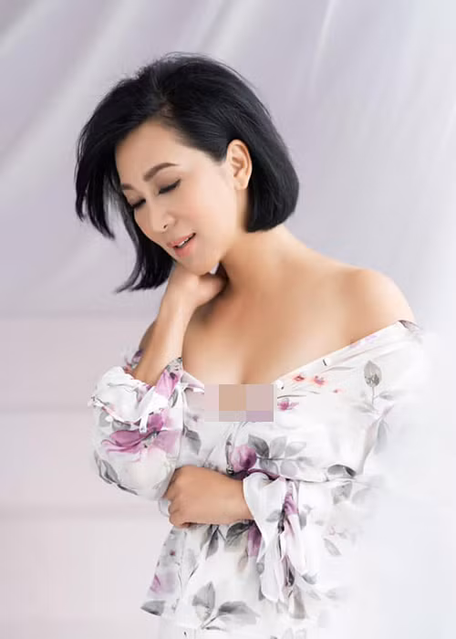 Nữ MC đã 2 lần trải qua thất bại trong hôn nhân nên việc cô không muốn đi thêm bước nữa là điều dễ hiểu.
