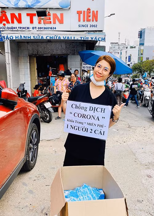 Sao Viet noi dai nghia cu dep giua dai dich virus Corona-Hinh-3