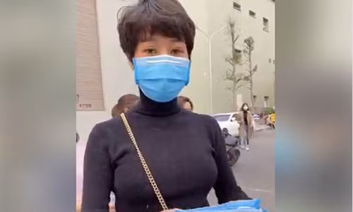 Sao Viet noi dai nghia cu dep giua dai dich virus Corona-Hinh-2