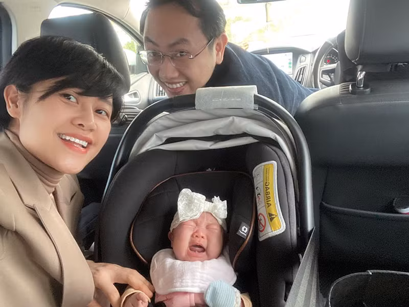 Phí Linh khoe khoảnh khắc con gái òa khóc khi ra ngoài.