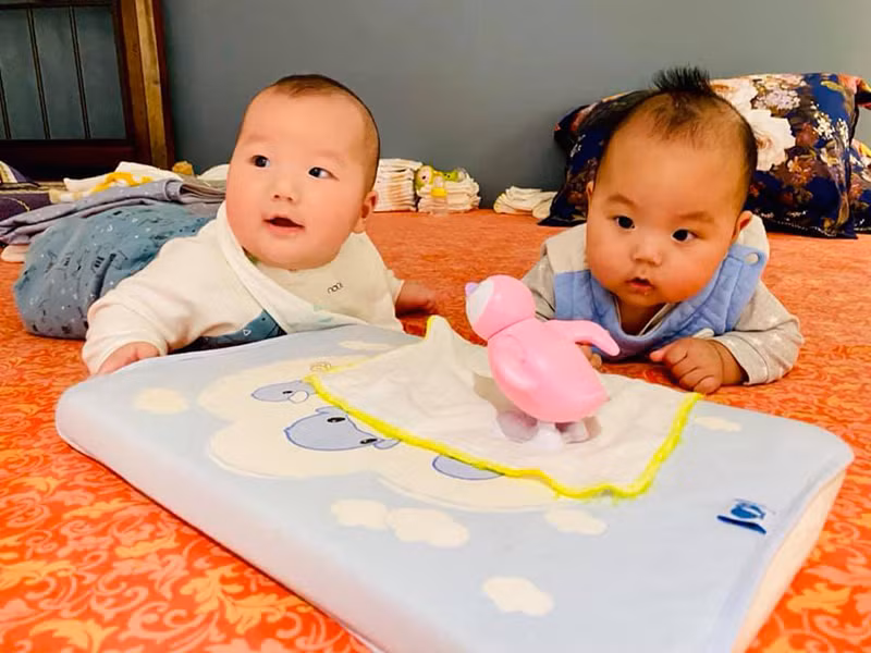 Hình ảnh hai cậu con trai đáng yêu của nam người mẫu nhanh chóng thu hút sự chú ý của người hâm mộ.