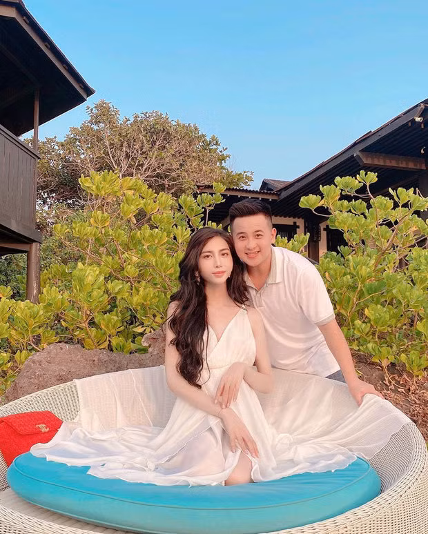 Khánh Vân Trần là một beauty blogger chuyển giới với hơn 100k subcribe trên YouTube. Cô thường xuyên chia sẻ về các bí kíp chăm sóc da và cách makeup. Với ngoại hình xinh đẹp, cách nói chuyện duyên dáng và các kiến thức bổ ích trong việc làm đẹp, Shayne không khó để chiếm được cảm tình của khán giả và thu hút ngày càng nhiều người xem đến với kênh YouTube của cô.