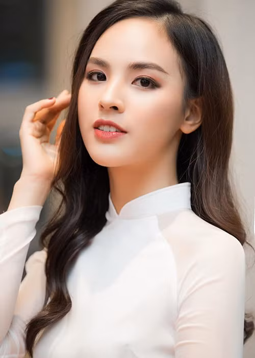 Sau khi thông tin Quỳnh Nga tham dự Hoa hậu Sắc đẹp Quốc tế 2020, khán giả đặt nhiều kỳ vọng vào đại diện Việt Nam bởi lợi thế gương mặt khả ái và khả năng tiếng Anh thành thạo.