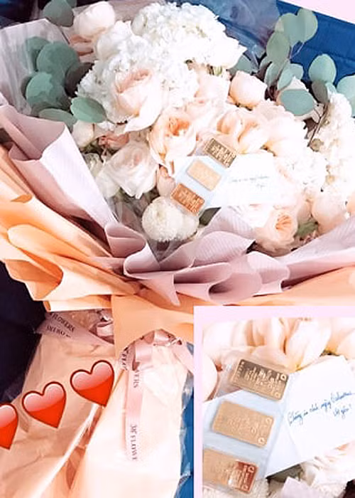 Chân dài gốc Trà Vinh khoe bạn trai tặng bó hoa hồng nhập ngoại sang chảnh kèm 3 cây vàng vì lễ Tình nhân 14/2 trùng với ngày vía Thần tài mùng 10 âm lịch.