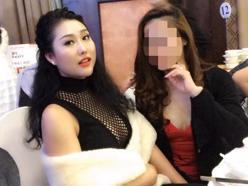 Phong độ nhan sắc thất thường của "nữ hoàng dao kéo" trở thành chủ đề bàn tán của dư luận.