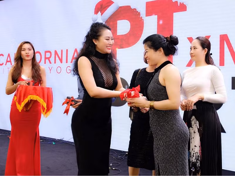 Hồi tháng 10, Phi Thanh Vân bị ném đá vì màn kêu gọi vốn đầu tư lạc đề, điệu đà tại Shark Tank.