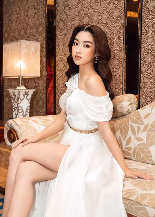 Mỹ Linh từng có thời gian mặc kín như bưng trong khi nhiều mỹ nhân Việt đều đua nhau mặc kiệm vải.