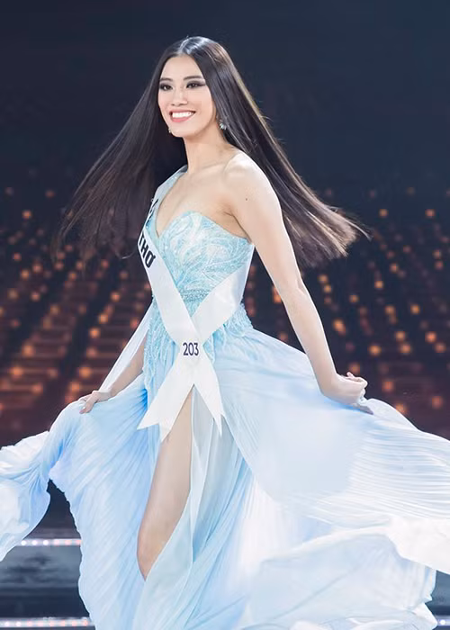 Trước chung kết Hoa hậu Hoàn vũ Việt Nam 2019, Kim Duyên thuộc nhóm thí sinh tiềm năng. Lợi thế của cô gái này là kỹ năng trình diễn tự tin.