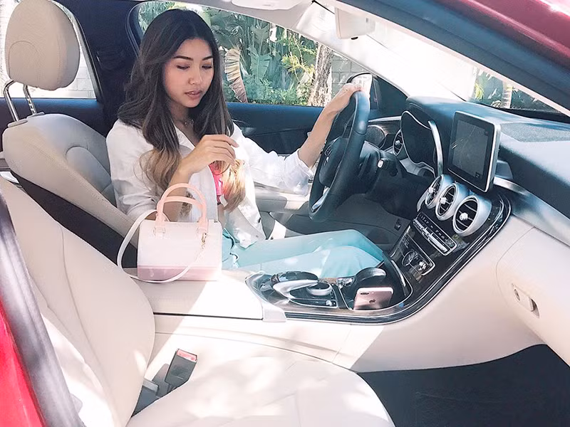 Á hậu 2 Hoa hậu Hoàn vũ Việt Nam 2019 Thúy Vân có cuộc sống sang chảnh không kém cạnh Khánh Vân.