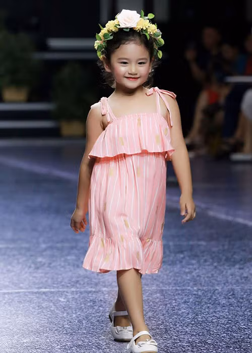 Mona Bảo Tiên đã bước chân vào con đường nghệ thuật khi mới 5 tuổi.