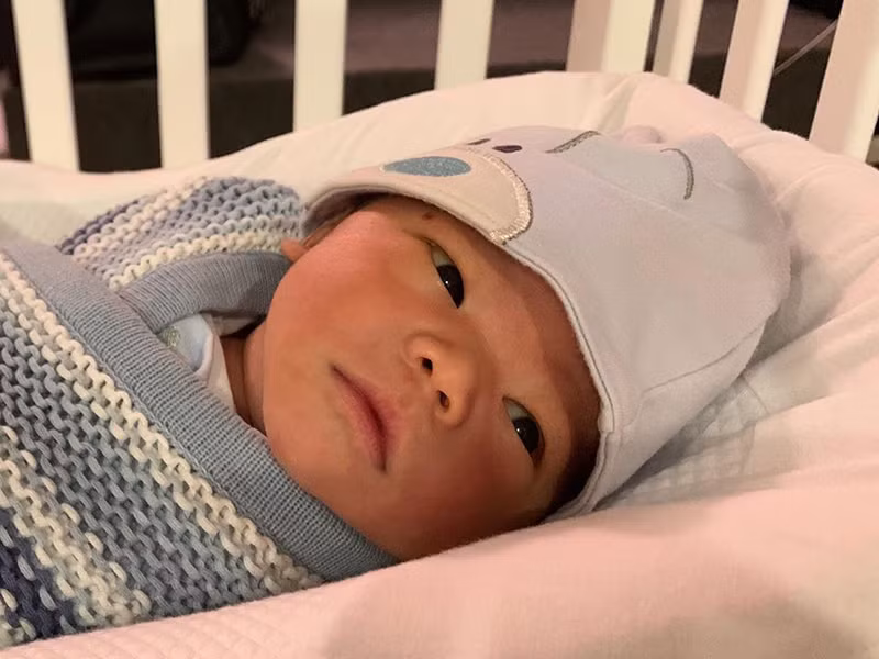 Chiều ngày 23/11, Lan Khuê hạ sinh con trai tại một bệnh viện quốc tế. Ông xã thiếu gia của người đẹp chia sẻ hình ảnh con trai Connor và tiết lộ bé nặng 3,5 kg.