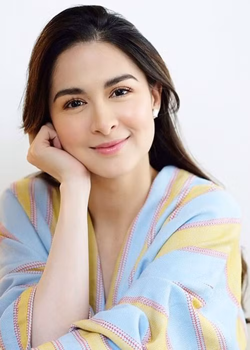 Nữ diễn viên mang dòng máu lai thoải mái khoe ảnh các con ngay từ lúc chào đời.