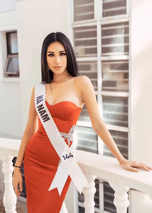 Phạm Anh Thư cũng là đối thủ đáng gờm của Thúy Vân lẫn Thu Trang.