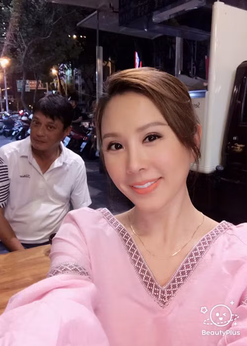 Thu Hoài cho biết, cô khó quên những gì chồng cũ đã gây ra cho cô nhưng không hận thù. “Anh thương yêu nhưng không biết cách thể hiện. Dù vậy, hiện tại cả hai vẫn còn quan tâm và đối tốt với nhau”, cô nói.