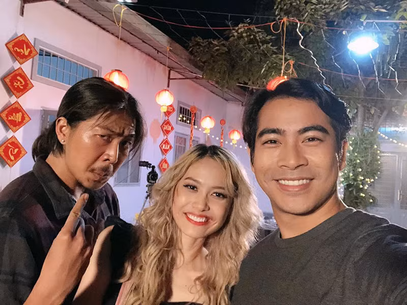 Thanh Bình tỏ ra vui vẻ trên phim trường.