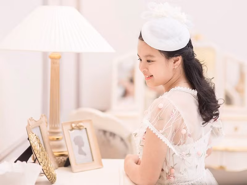 Thúy Hạnh chia sẻ, con gái đầu lòng sống khá nội tâm, trách nhiệm, tình cảm, chăm sóc yêu thương cha mẹ và em.