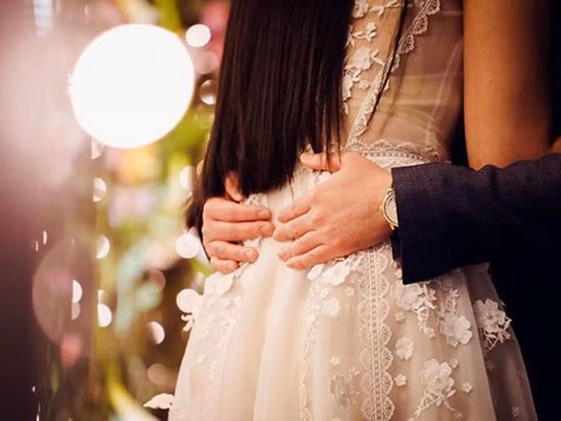Theo một số nguồn tin của Zing, bạn trai của Ngọc Hân làm việc ở Bộ Ngoại giao. Hai người gắn bó bên nhau đã nhiều năm.