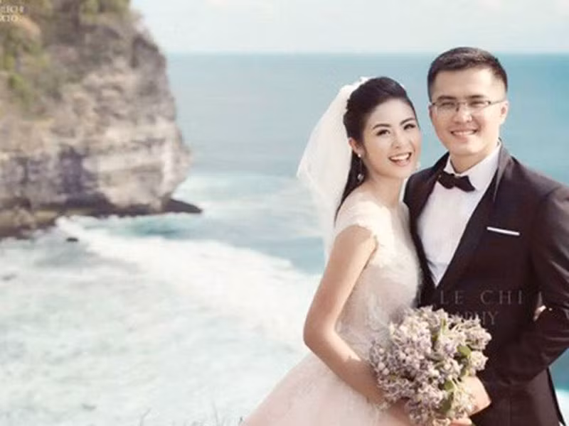 Năm 2017, bức ảnh Ngọc Hân mặc váy cưới bên bạn trai tin đồn khiến dư luận xôn xao.