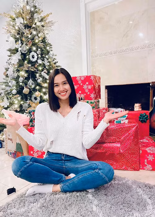 Dương Mỹ Linh tận hưởng không khí Giáng sinh ở Mỹ trong căn nhà ấm áp.