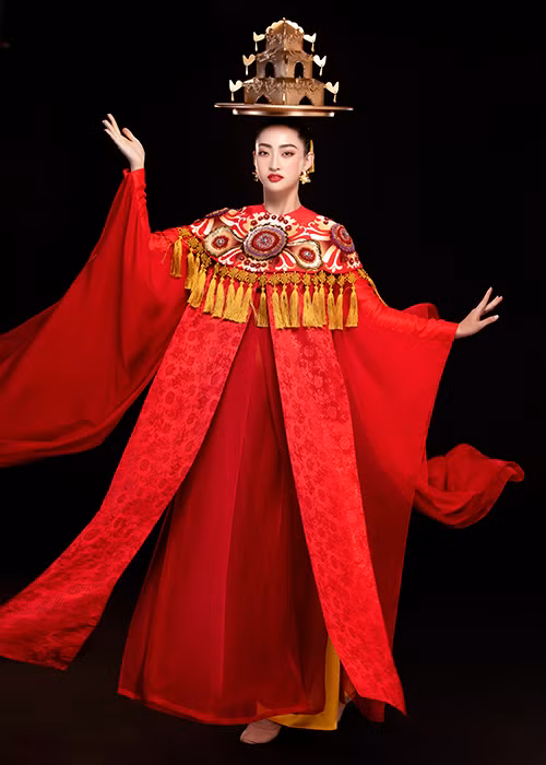 Dances of The World là tiết mục mở màn của chung kết Miss World - Hoa hậu Thế giới. Như thường lệ, thí sinh sẽ đem điệu múa mang màu sắc của đất nước mình cùng nhau trình diễn trên sân khấu. Trước khi lên đường sang Anh Quốc dự thi, Hoa hậu Lương Thùy Linh đã tập luyện điệu múa mâm vàng để trình diễn trong tiết mục Dances of The World.