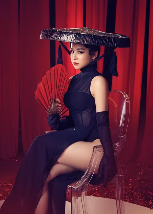 Nhã Tiên càng bị ném đá khi thừa nhận, cô và ê-kíp cố tình mặc áo dài không quần để gây chú ý vì phong cách của cô vốn sexy.