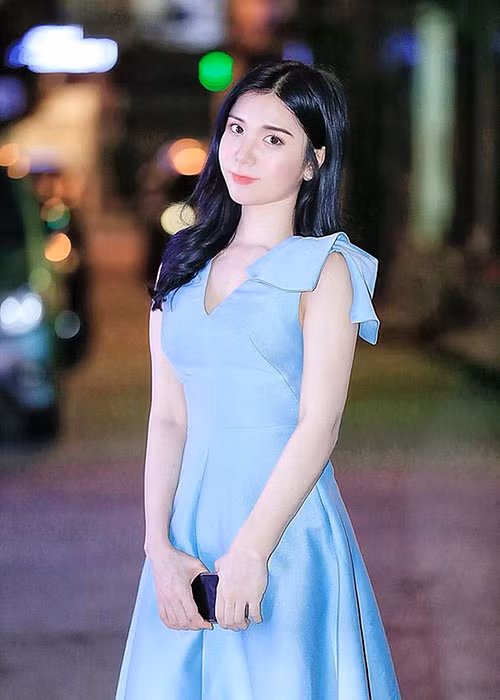 Trước ồn ào trang phục, Thanh Bi lập tức lên tiếng phân trần. Chia sẻ trên Vietnamnet, tình cũ của Quang Lê cho biết, cô không đăng tải hình ảnh và không hiểu tại sao hình ảnh này lại bị chia sẻ.