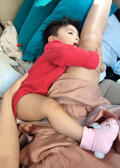 Vẻ đáng yêu của con trai Nguyệt Ánh đốn tim khán giả.