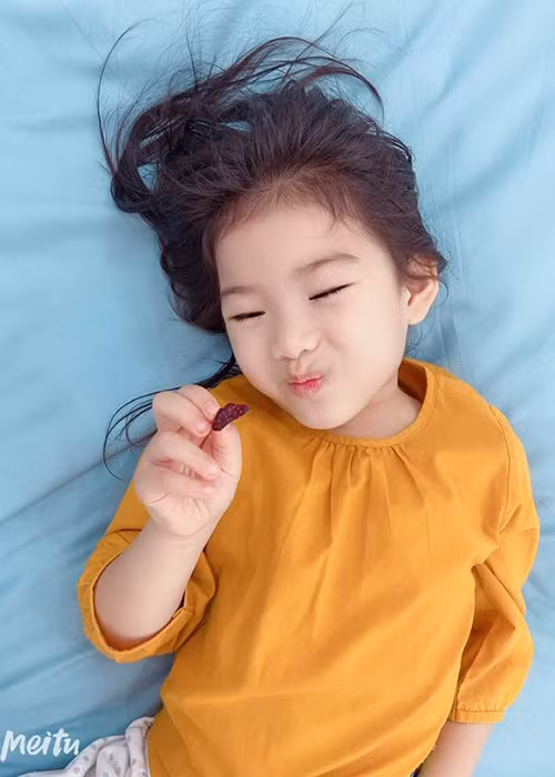 Gần đây, Bebe Phạm khoe bé Scarlet có thành tích học tập tiếng Anh xếp loại xuất sắc.