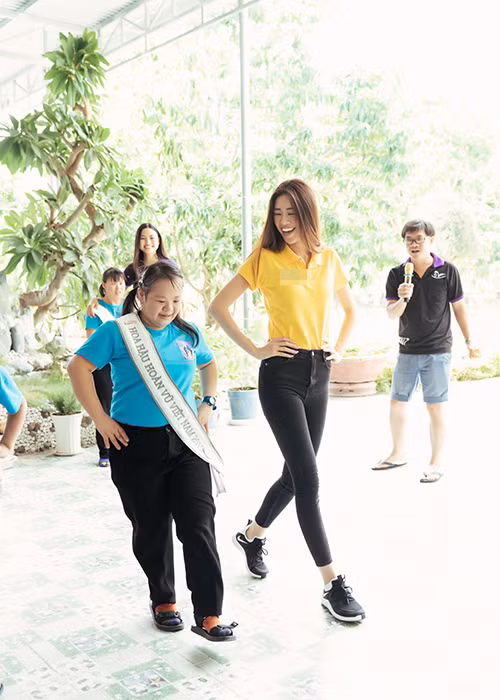 "Năng lượng tích cực, sự lạc quan của các em đã tiếp thêm sức mạnh cho Vân với các hoạt động tiếp theo trên cương vị mới", Khánh Vân nói.