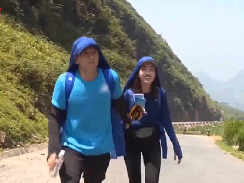 Có lẽ, Mỹ Linh chỉ nói đùa trong lúc mệt mỏi tại cuộc thi. Tuy nhiên, cô không ngờ rằng nhiều cư dân mạng lại cho rằng cô đem danh xưng hoa hậu ra để mong được giúp đỡ.