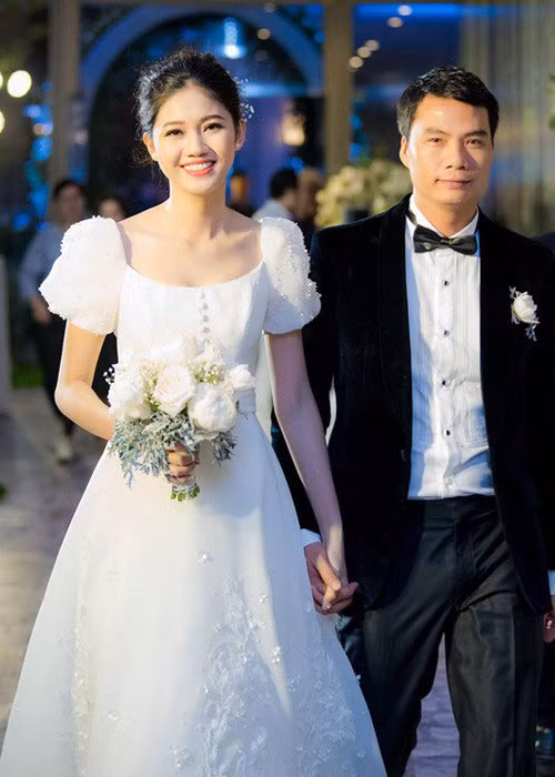  Á hậu Thanh Tú lấy chồng hơn 16 tuổi - doanh nhân Thành Phương vào tháng 12/2018.