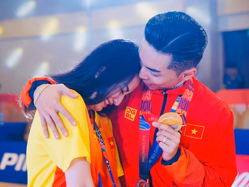 Sự thành công của Phan Hiển ngày hôm nay có sự đóng góp không nhỏ của Khánh Thi.