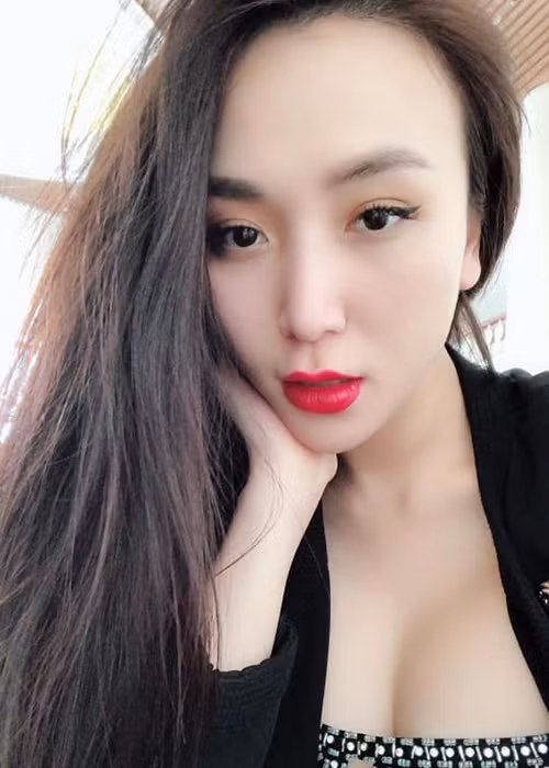 Gu thời trang của Thảo Bebe từng khiến Khắc Việt nghĩ cô là một người “lăng nhăng, chơi bời, hư hỏng”. Tuy nhiên, khi gắn bó, Khắc Việt cảm nhận Thanh Thảo ngoan ngoãn, biết chăm lo, vun vén cho gia đình và sống rất tình cảm.