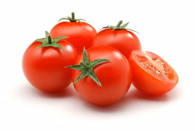 Cà chua: Nghiên cứu của tạp chí Nutrition and Cancer cho thấy lycopene trong cà chua giúp ngăn chặn sự phát triển tế bào ung thư nội mạc tử cung, phổi, tuyến tiền liệt và ung thư dạ dày. Tuy nhiên, các nhà khoa học khuyên bạn nên nấu cà chua chín kỹ vì nhiệt độ cao làm tăng lượng lycopene cơ thể có thể hấp thụ. Ảnh: Prostatesupport.