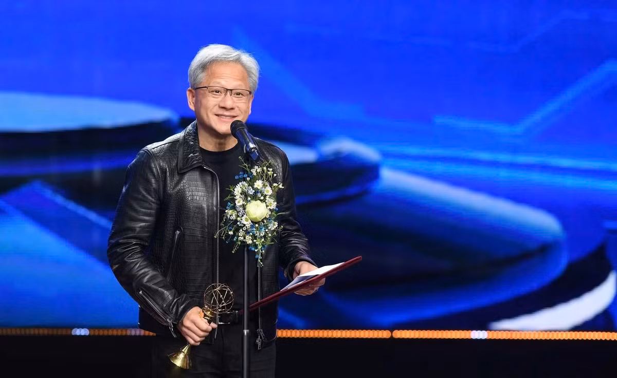 Tỷ phú công nghệ Jensen Huang: Từ số 0 tới người giàu thứ 13 TG - Hình 4 Ty phu cong nghe Jensen Huang: Tu so 0 toi nguoi giau thu 13 TG-Hinh-4
