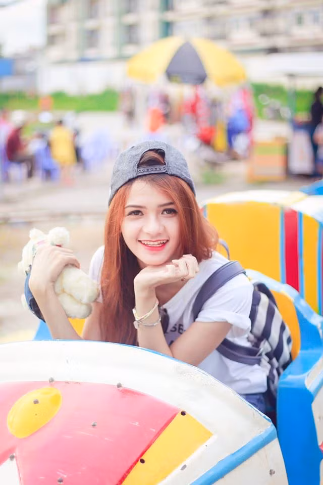 Với những lời nhận xét này, bản thân Lan Anh thấy có một chút khó hiểu bởi sức liên tưởng của người khác thực sự rất khó tưởng tượng và dường như không có giới hạn. Tuy nhiên, Lan Anh vẫn luôn yêu quý, tự hào về ngoại hình, khuôn mặt của mình còn những lời nhận xét trên... "nghe mãi rồi cũng quen".