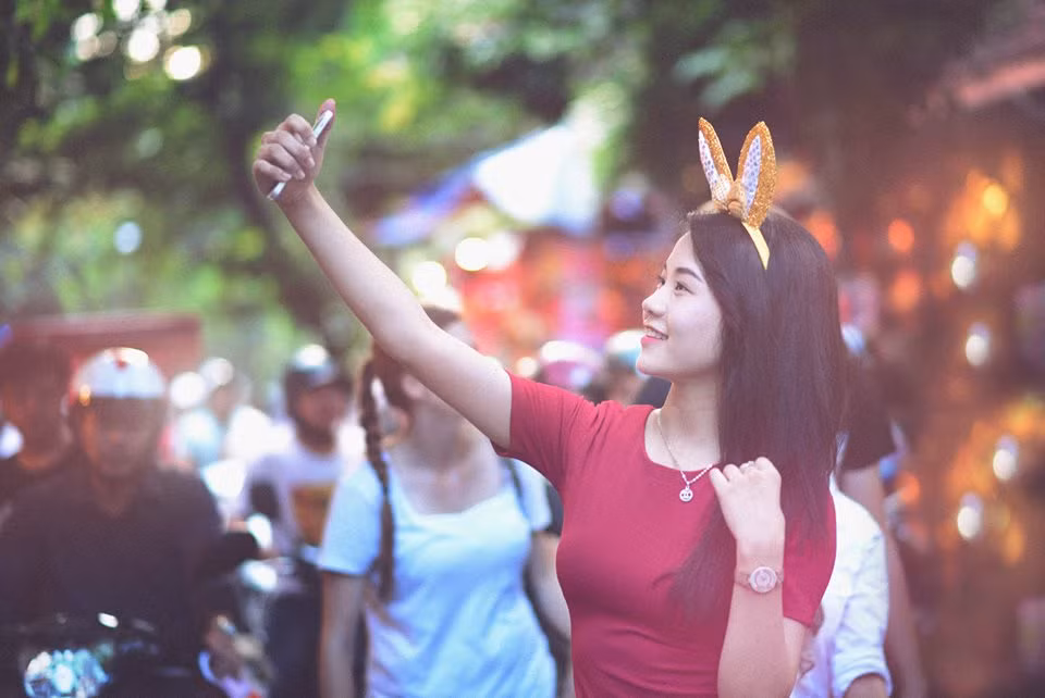 Luôn cố gắng phấn đấu trong học tập, đặt ước mơ, mục tiêu rõ ràng, Phương Nhung cho biết hiện cô đang rất cố gắng để hoàn thành tốt chương trình học cuối khóa. Sắp tới nàng hot girl cảnh sát cũng sẽ bước vào đợt thực tập và thi tốt nghiệp nên bản thân Phương Nhung cho biết sẽ phấn đấu để đạt kết quả tốt nhất, ra trường trở thành một nữ sĩ quan cảnh sát có chuyên môn cao.