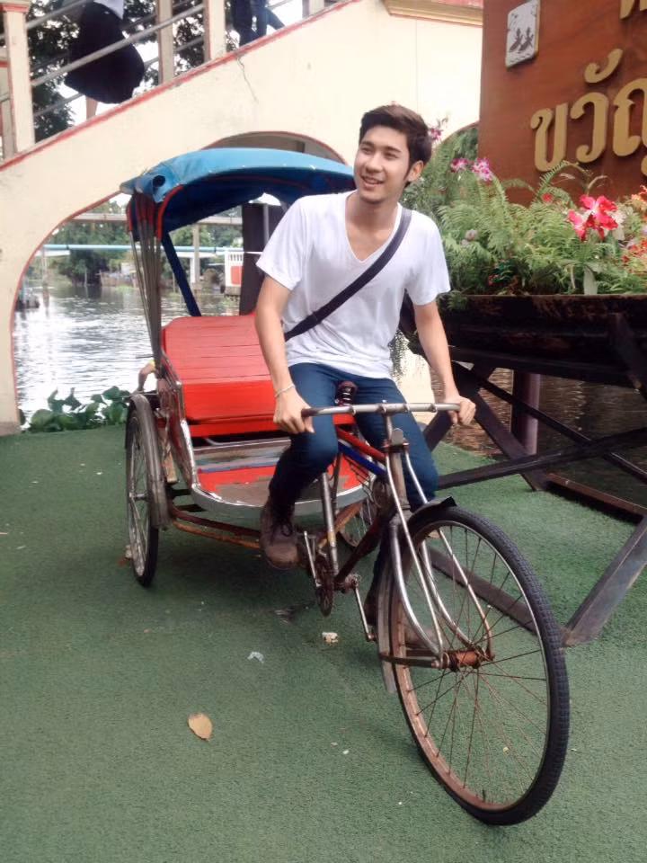 Được nhiều cô gái hỏi han, kết bạn, nhưng cá nhân Oishi vẫn rất khiêm tốn. Anh chàng cũng khá thích chụp ảnh, thường xuyên đăng hình lên Facebook và có phong cách nói chuyện rất dễ gần, cởi mở với tất cả mọi người.