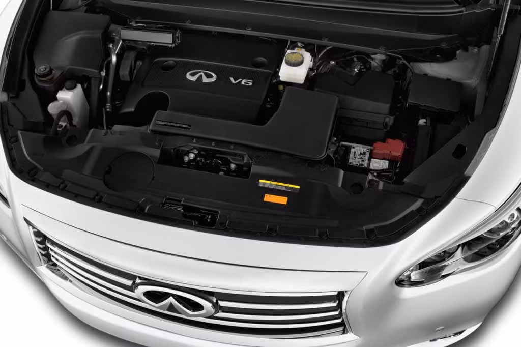 Infiniti QX60 được trang bị động cơ V6 3.5L, công suất 265 mã lực tại vòng tua 6.400 vòng/phút và mô-men xoắn 325Nm tại vòng tua 4.400 vòng/phút. Khác với QX70 và QX80 được trang bị hộp số tự động 7 cấp, QX60 được trang bị hộp số vô cấp (CVT) điều khiển điện tử với chế độ đi số tay thể thao.