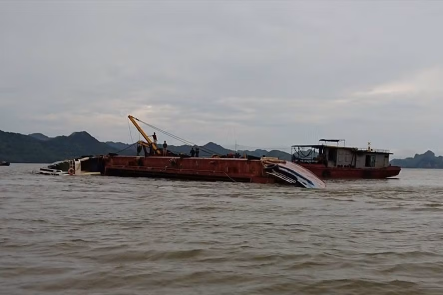 Hiện trường chìm tàu Hùng Dũng 08.