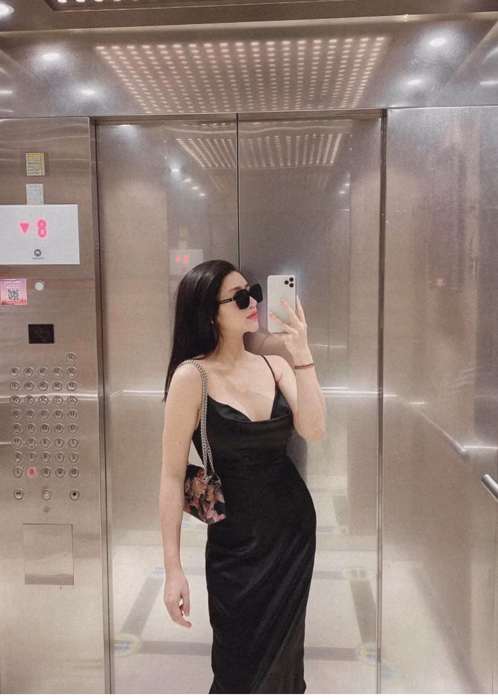 Cựu hot girl được nhận xét ngày càng mặn mà và quyến rũ hơn.