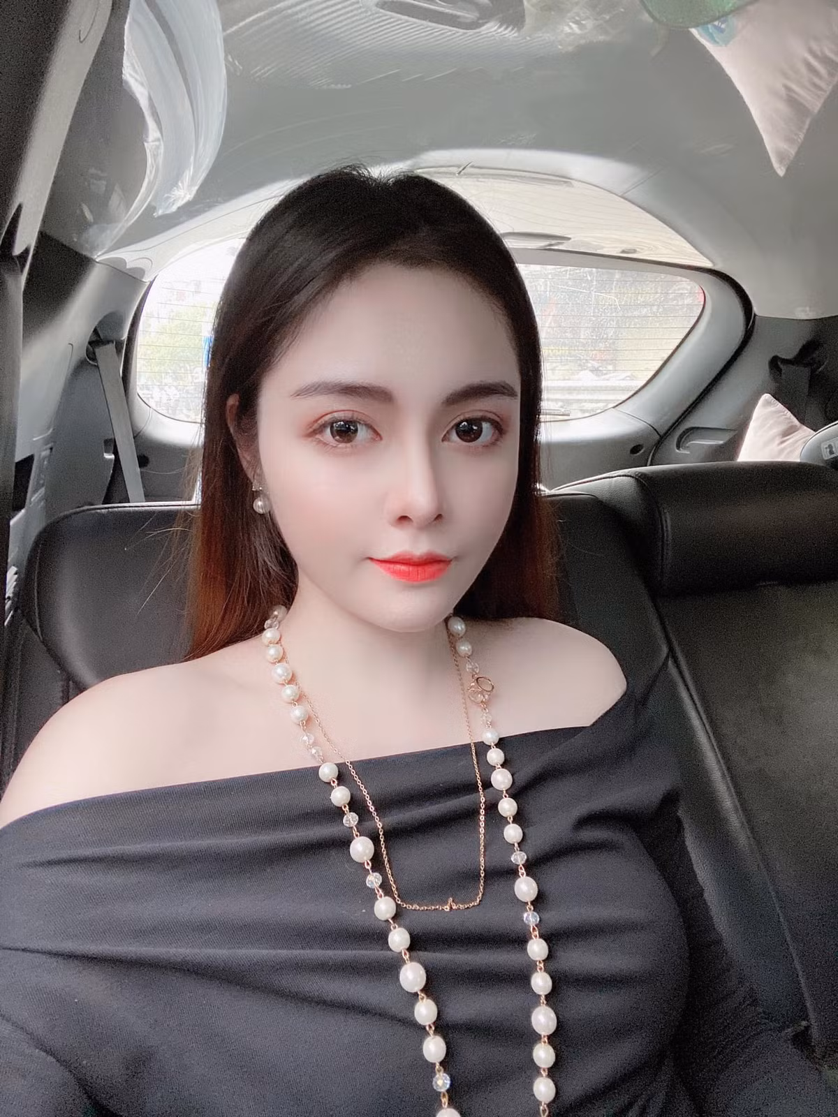 Cô là người đẹp rất chăm chỉ tập luyện, từ võ thuật cho đến gym, boxing, cưỡi ngựa...Ảnh: FBNV